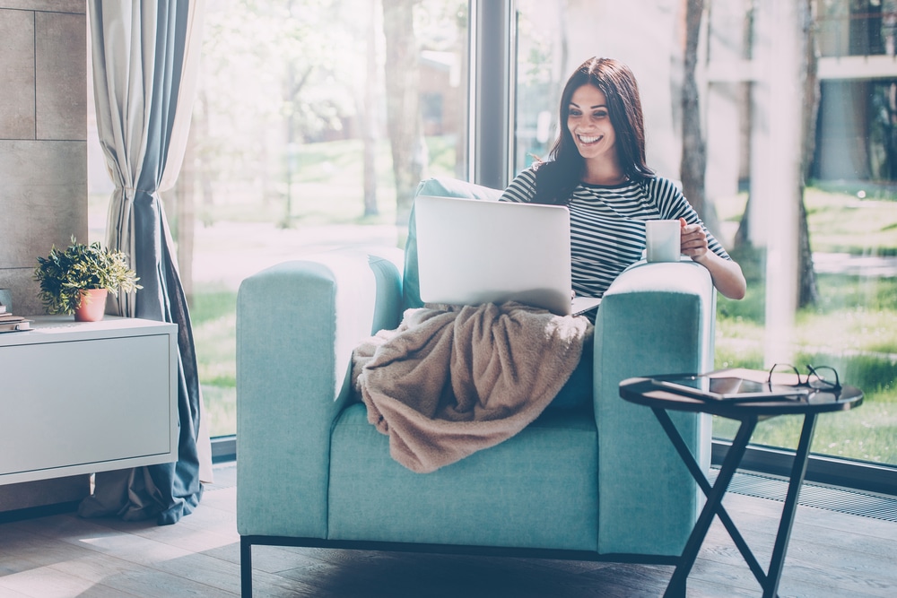 lady on laptop