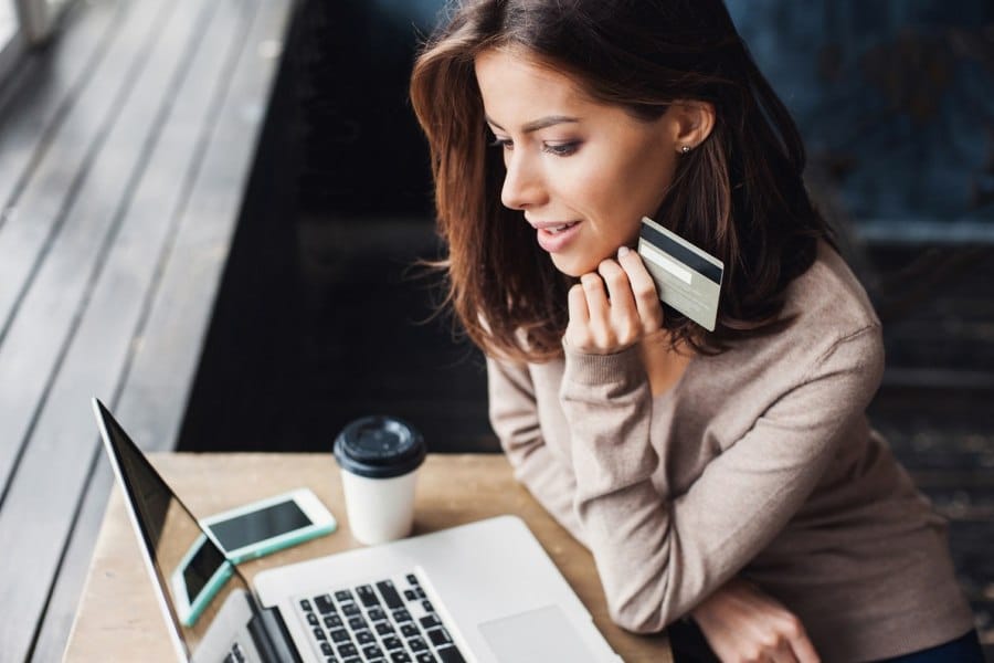 woman using credit card