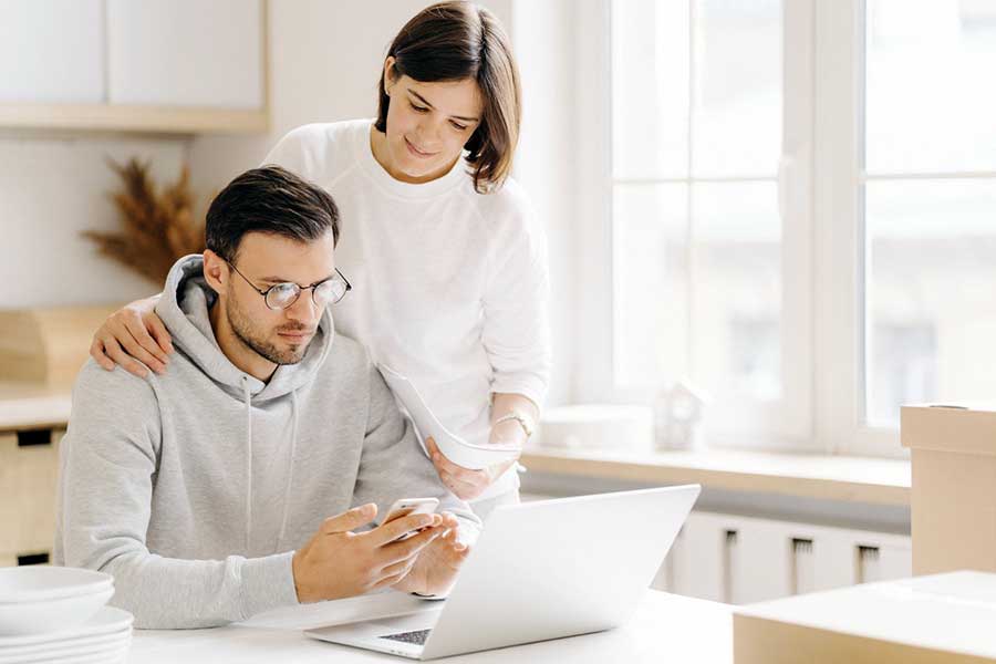 couple disputing credit report errors
